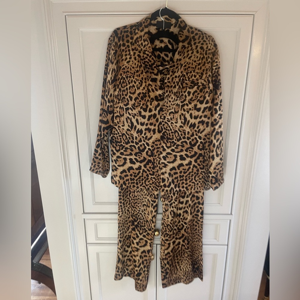 Nili Logan silk leapord set. Very chic. Excellent condition. Not worn. - Picture 2 of 11